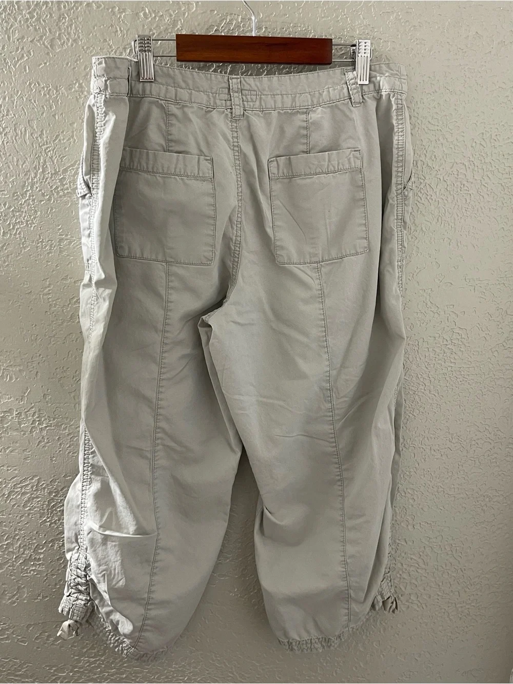 Merona Women’s Casual Relaxed Fit Light Tan Cargo Capris Size 12